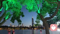 很喜欢《繁花》中的一句话
我们本就是踏实谋生的普通人，俗世闲言，大可不必挂在心上。专心做好眼前事，拼的时候全力以赴，歇的时候自在随心。旁人褒贬随意，入耳即可，绝不入心，我的日子，自有分寸。