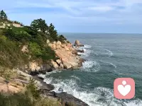 三毛说：“今日的事情，尽心、尽意、尽力去做了，无论成绩如何，都应该高高兴兴地上床恬睡。”