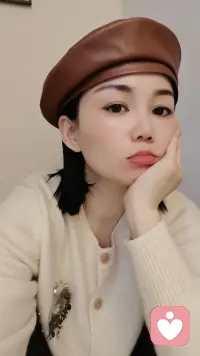 人与人之间：信任才能拉近距离，真诚才能走进心里，不管世界怎么变，社会怎么乱，真诚最可贵，善良永远不过期过去事，过去人，笑笑就好，现在事，现在人，尽心就好，未来事，未来人，随缘就好。配图