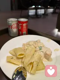 早安🌿 情绪不是敌人，是信使。
看见它、接纳它，再轻装出发。
小七分享早安🌹配图