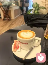 等人
每种见面
都是注定后擦肩而过配图