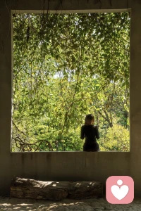 焦虑不是脆弱，是你太想把一切做好。允许自己暂时扛不住，允许自己停下来。