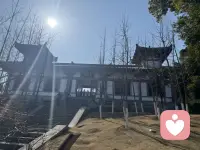 任何时候都不要期待去改变别人，就像天正在下雨，你可以选择撑伞，或者叫出租车，但唯独不能跟雨较劲！加油配图