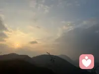 我们总是在为别人提供情绪价值，却忘了自己也需要被充电。
别怕，把你的焦虑、不安和迷茫交给我。
倾诉不是软弱，是你在积极寻找出路的勇气。配图