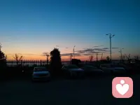 人生没有最好的年龄，只有最好的心态。我们争不过岁月，跑不赢时间，唯有以自己喜欢的方式，过好每个日出日落。拥抱岁月，活出精彩 —— 莫道桑榆晚，为霞尚满天。赏一朵花，等一片云，品一杯茶，看夕阳余晖缓缓铺满人间，张开手拥抱生活。心归当下，慢慢把日常过好。配图