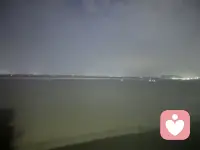 世上最无用的两件事，一件是抱怨，一件是生气。抱怨传递负能量，让人反感，生气则有损健康，伤害自己。
每个人的人生中，都会遇到一些不顺心的事。倘若为之纠结生气，就会活得不开心。人生如此短暂，与其生气浪费时间，还不如想开点，看淡点，开开心心就是最大的胜利！配图