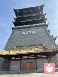 过度思考未来，无异于杀死现在的自己。言未出，结局已演千百遍；身未动，心中已过万重山；行未果，假想苦难愁不展；事已毕，过往仍在脑中演。生而悦己，而非困于他人。配图