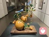 当掌声响起时，别太快沉醉，那可能只是你恰好站在了他们利益的方向！当质疑涌来时，别太快心碎，那可能只是你无意中挡住了某些人的路！配图