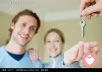 你有没有发现？
越长大，
越不敢做那些“无聊”的事。
哪怕心里emo，
也要强撑着体面；
哪怕累得不行，
也要假装岁月静好。
可你知道吗？
那些被你嫌弃的“无聊举动”，
恰恰是心灵在悄悄觉醒。
 
我们总在追求“高效”，
把日子过成了不停转的机器。
蹲在路边看蚂蚁，
被说成幼稚；
对着猫自言自语，
被当成矫情。
唯独没人看见，
这些看似无意义的时刻，
是你终于卸下了伪装。
不再硬撑着取悦世界，
开始学着心疼那个疲惫的自己。
 
所谓成长，
不是变得越来越强大，
而是学会在喧嚣里，
给自己留一方安静的角落。
当你能坦然做些“无用之事”，
说明你终于懂得：
生活的本质，是治愈，不是赶路。
 
这份清醒，戳中你了吗？
点赞收藏，转发给那个需要“停下来”的人?配图