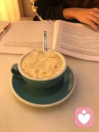 🌿 【心灵驿站·温暖置顶】
 
世界很吵，
还好，这里很静。
我是你的专属倾听者。
无论你是藏在心底的委屈，
还是无人诉说的疲惫，
请卸下防备，把故事交给我。
愿每一份心事都有处安放，
我在这儿，陪你把日子慢慢过暖。
 
 配图