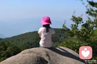 生活里很多委屈烦恼，
没人可以诉说，
心里压抑内耗，
夜里焦虑失眠。
有些心事不敢跟家人讲，
不愿对朋友提，
堆积久了很累。
我是平台倾听师，
愿意耐心接住你所有情绪，
不评判、
不指责。
你所有疲惫难过，
都可以放心倾诉，
我来陪你梳理内心，
治愈情绪。配图