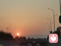 愿你被世界温柔以待，
也有人懂你的言外之意与欲言又止。
我在这里，安静倾听，认真陪伴。配图