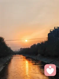 钱没了可以再挣

工作没了可以再找

钥匙丢了可以再配

生活不过是见招拆招

不必自己和自己较劲

无论害怕与否

一切也都要发生

不必害怕未知

也不必逃避现实

每一次的经历

不论喜怒哀乐

都是一场体验

请允许一切的发生

试着让自己做一个快乐、自由的自己！配图