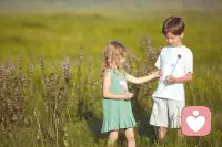 告诉孩子：有一种伤害永远不值得原谅，就是那种故意为之的伤害。这是一种纯粹的人性的恶。那些假装对你好的人，比坏人更可怕配图