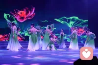能够站上舞台本身就是一种成功，尴尬没关系，谁都会尴尬，谁都不是生下来就适合站在舞台中央的！配图
