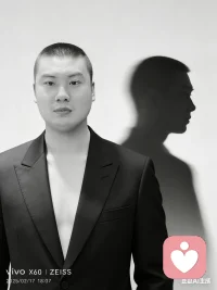 1. 做个安静的倾听者，听风，听雨，听心事。
​
2. 不必多说，我在，认真听。
​
3. 心有山海，静而不争，愿做你温柔的倾听者。
​
4. 把情绪说给我听，我负责认真接住。
​
5. 不劝，不评，只倾听。
​
6. 世间喧嚣，我只做你安静的树洞。配图