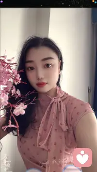 捕捉一份粉色浪漫，存档今日份美好。

春意款款，不负韶华，自在随心。

且喜人间好时节，花开正当时。配图