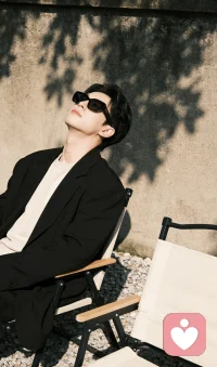 爱自己，从来都不是一句空洞的口号，而是藏在每一次对自己的温柔说话里。愿你从此放下对自己的苛刻，用温暖、鼓励、肯定的话语填满日常。愿你学会善待自己，接纳自己，欣赏自己，活出独属于自己的精彩与光芒，让每一句温柔的话语，都成为滋养心灵的养分。配图