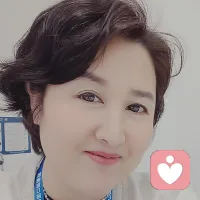 那些压在心里的事，说出来就轻了一半。我在这里，等你开口。配图