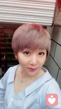 有没有那么一瞬间：
心里攒了一万句委屈，翻遍通讯录，却不知道打给谁。
怕打扰别人，怕被说教，怕被嘲笑，怕不被理解。
成年人的世界，连崩溃都要选时间、看场合。

其实你不用这样。
我是专业倾听师，
在这里，你可以卸下所有伪装。
可以哭、可以吐槽、可以沉默、可以语无伦次。
我不评判、不指责、不讲大道理、不泄露你任何秘密。

你经历的痛、孤独、迷茫、焦虑、感情伤、原生家庭、自我怀疑……
我都愿意听，也听得懂。

倾诉不是脆弱，是你爱自己的开始。
我在给力心理，等你开口。配图