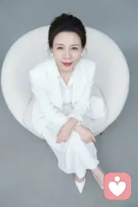 我是一名用心陪伴的倾听师，始终相信每一种情绪都值得被看见、被接纳。在这里，你可以放心卸下伪装，不用逞强、不必压抑，放心倾诉烦恼、委屈与迷茫。

我会以耐心、温柔与真诚，安静倾听你的心声，不打断、不评判、不指责，给你安全、温暖的倾诉空间。愿意做你情绪的出口，做你疲惫时的依靠，陪你梳理情绪、缓解压力、走出内耗。

用真心换真心，用陪伴暖人心，默默守护，静静聆听，陪你慢慢找回内心的平静与力量。配图