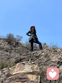 翻越一座山，见天地，见自己。配图