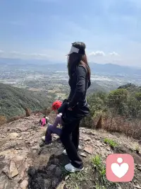 翻越一座山，见天地，见自己。配图