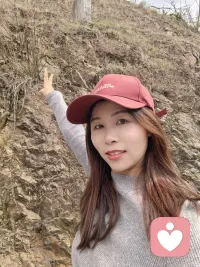 我偏爱亲近自然，沉醉于山野清风与四季光影，乐于沉浸户外，用心感受世间细碎美好。以温柔之心接纳周遭万物，不执念、不抗拒，顺应生活本真，在自然与烟火中寻得内心安宁与从容。配图