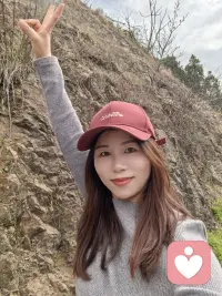 我偏爱亲近自然，沉醉于山野清风与四季光影，乐于沉浸户外，用心感受世间细碎美好。以温柔之心接纳周遭万物，不执念、不抗拒，顺应生活本真，在自然与烟火中寻得内心安宁与从容。配图