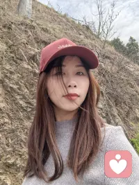 我偏爱亲近自然，沉醉于山野清风与四季光影，乐于沉浸户外，用心感受世间细碎美好。以温柔之心接纳周遭万物，不执念、不抗拒，顺应生活本真，在自然与烟火中寻得内心安宁与从容。配图