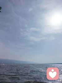 每一种身体不适，都有对应的荷尔蒙治愈你总觉得压力大、睡不好、情绪低落、浑身疲惫？‌ 其实，每一个身体问题，都有一种荷尔蒙可以治愈。
不用硬扛，不用内耗，做好这10件小事，身体会自己慢慢变好。
 
1. 压力—皮质醇—散步
压力太大时，别硬撑，出门慢慢走一走。
简单的散步，就能平稳皮质醇，让焦虑悄悄退去。
​
2. 疼痛—内啡肽—跑步
身体酸痛、心里难受，都可以交给内啡肽。
跑一跑、动一动，天然止痛又治愈。
​
3. 悲伤—血清素—吃水果
情绪低落、心里发闷，吃点清甜的水果。
补充血清素，把坏心情一点点吃掉。

​4. 抑郁—血清素—听音乐
提不起劲、开心不起来，戴上耳机听听歌。
旋律会唤醒血清素，慢慢走出情绪低谷。

​5. 疲倦—多巴胺—洗冷水澡
整天昏昏沉沉、没精神，试试短暂冷水澡。
刺激多巴胺分泌，瞬间清醒，活力回来。

​6. 失眠—褪黑激素—晒太阳
晚上睡不着，白天多晒晒太阳。
阳光调节生物钟，褪黑激素正常分泌，夜夜好眠。

​7. 内耗—自我察觉—正念练习
胡思乱想、反复纠结，就做一次正念练习。
专注当下，停止内耗，心自然会静下来。

​8. 恐惧—肾上腺素—正念呼吸
紧张、害怕、心慌时，深呼吸就有用。
平稳肾上腺素，让身体和情绪慢慢放松。

9. 焦虑—γ-氨基丁酸—冥想
焦虑不安、心神不宁，安静坐下来冥想。
唤醒GABA，抚平烦躁，回归松弛状态。

​10. 懒惰—肾上腺素—高强度短暂运动
拖延、懒散、没动力，来一组短时高效运动。

快速提升肾上腺素，立刻找回行动力。
  身体从不会说谎，情绪也不必压抑。
       读懂身体的信号，用最简单的方式，
       唤醒属于自己的快乐荷尔蒙，
       ‌ 好好爱自己，比什么都重要。