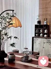 这辈子，你为父母演过“省心的孩子”，为家庭演过“能干的大姐姐”，为别人演过“永远有回应的老好人”。
唯独在你自己这里，你一直是个“隐身人”。

你真的扮演过“你自己”，永远把自己放在第一位吗？
你看见过自己真正热爱什么，想要什么样的生活吗？

来找我聊聊，在这个你不需要再懂事、再坚强的场域里。先被完整地看见，再拿回原本属于你的丰盛。 ✨配图