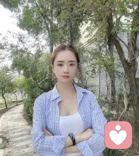 生活偶尔会迷茫，但别忘记最初的梦想。就像春天的花总会朝着阳光生长，你的初心也会指引方向配图