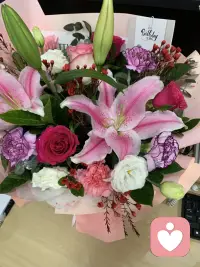 不要逼自己立马开心，允许自己难过一会！然后放过自己，和自己握手言和！你永远是独一无二最棒的！配图