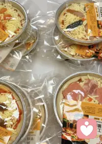 烟火气最抚人心✨
手工披萨×自制辣条，今日份快乐已签收～
我是倾听师知暖，把烟火气揉进生活，把温柔藏进每一份认真里。
陪你在三餐四季里被生活温柔以待，愿我们都能在细碎日常里，慢慢发光💛配图