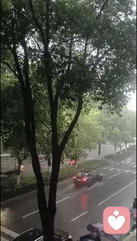 笑着笑着就哭了～这里面夹杂了太多的误会、委屈、不被理解和不被看见。

如果你也有过这样的时刻，我陪你一起聊聊