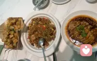 心，照顾不好了，就让它肆意吧，把胃照顾好。
好好吃饭，从来都不是一句空话，是我们在兵荒马乱的生活里，给自己留的最温柔的退路。
如果你也有情绪无处安放，随时来找我聊聊，我们一起好好吃饭，好好生活……配图