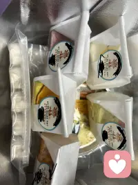 若是闲到总想咀嚼人是非
不如把口舌交付人间美味
味蕾被烟火温柔填满
心底便再也容不下闲言碎语
好好吃喝，安顿自己
才是头等大事……