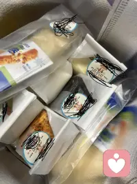 若是闲到总想咀嚼人是非
不如把口舌交付人间美味
味蕾被烟火温柔填满
心底便再也容不下闲言碎语
好好吃喝，安顿自己
才是头等大事……