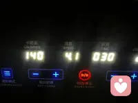 两日碎片｜在喧嚣与安静里安放自己。
遇见各式各样梦幻的景致，生活不必时刻紧绷。
一杯联名咖啡，接住片刻的松弛。
三十分钟汗水，慢慢代谢掉积攒下来的疲惫。
平凡细碎的欢愉，也是自我修复的良药。