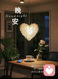 太阳会温暖早起的人，月亮会陪伴熬夜的人，你要相信总有一束光为你而来。 晚安~