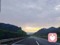 成熟的爱不是对方完美无缺，而是因为我们有能力在一个并不完美的人身上，同时看到他的好与坏，并依然选择与他建立关系！配图