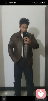 中年男人😳😳真的就没人关心了吗？不得不承认，年龄越大，性格就越简单，越喜欢安静，如今的状态，只想安静的在自己的圈子里呆着，不去讨好任何人，也不想让无关紧要的人来影响自己的情绪，越来越喜欢独处，不喜欢八卦也不喜欢串门，享受那份安静，遇到不喜欢的人和事，多一句都不想说讲，很多事看淡了，不想去了解别人，也不想被别人了解，圈子小，事少，挺好！“沉默不是失去了情绪，是终于懂得把音量调回自己的频道。配图