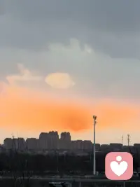 累了就来歇歇，难过就来说说。
我是你的专属倾听者，
永远站在你这边。配图