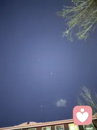 累了就停下来歇一歇
不用假装开心，不用硬撑坚强
我愿意做你的专属倾听者
听你说，陪你缓，给你安心配图