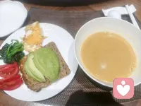 做一件有福报、利他人的事，就是最好的人生事业。

真正的强大，不是你多有行动力，是你能在纷乱中静下来。真正的智慧，不是你懂多少知识，是你能看清事物背后的规律。

修心，不是修成一个无欲无求的圣人，而是修得一份觉察的清醒——能看见自己的偏，在我们坠入深渊前，温柔而坚定地拉自己一把。配图