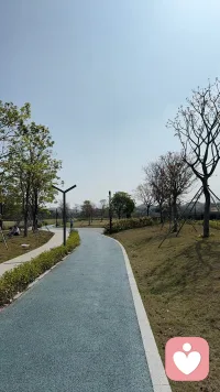 人就应该活在当下  
把今天过得很积极 
过一天算一天 
其实这句话 
并不是完全没有道理 
并不完全消极 
他在我看来 
这句话隐身了 
人们更应该珍惜你今天拥有的世界 
你今天 就你今天 浑身不痛不痒  已经是很幸福配图