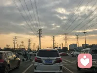 别人眼中的你，不是真的你。
你眼里的自己，不是真的你。
你眼里的别人，才是真的你。