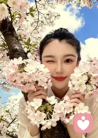 别再一个人硬撑。
所有难以言说的情绪，
都不是你的错，更不是病。
我以专业与温柔，
陪你走出隐秘的困境，
找回松弛、健康、自在的自己。