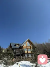 岁月虽忙，却从不辜负对自己的这份用心。愿你在每一天里，眼里都有清亮的光，手中有稳稳的福。生活不仅要顺，更要美得得体；不仅要热闹，更要活得从容自在。